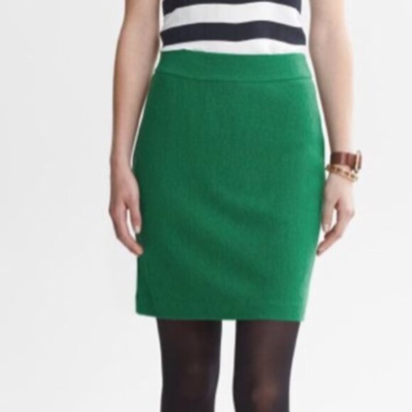 Banana Republic Boucle Wool Blend Exposed Zip Pencil Skirt in Evergreen 4 EUC - Picture 3 of 13
